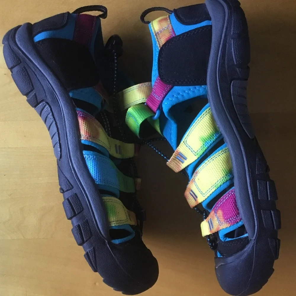 Keen Kids' size 4 Newport H2 sandals in rainbow tie-dye